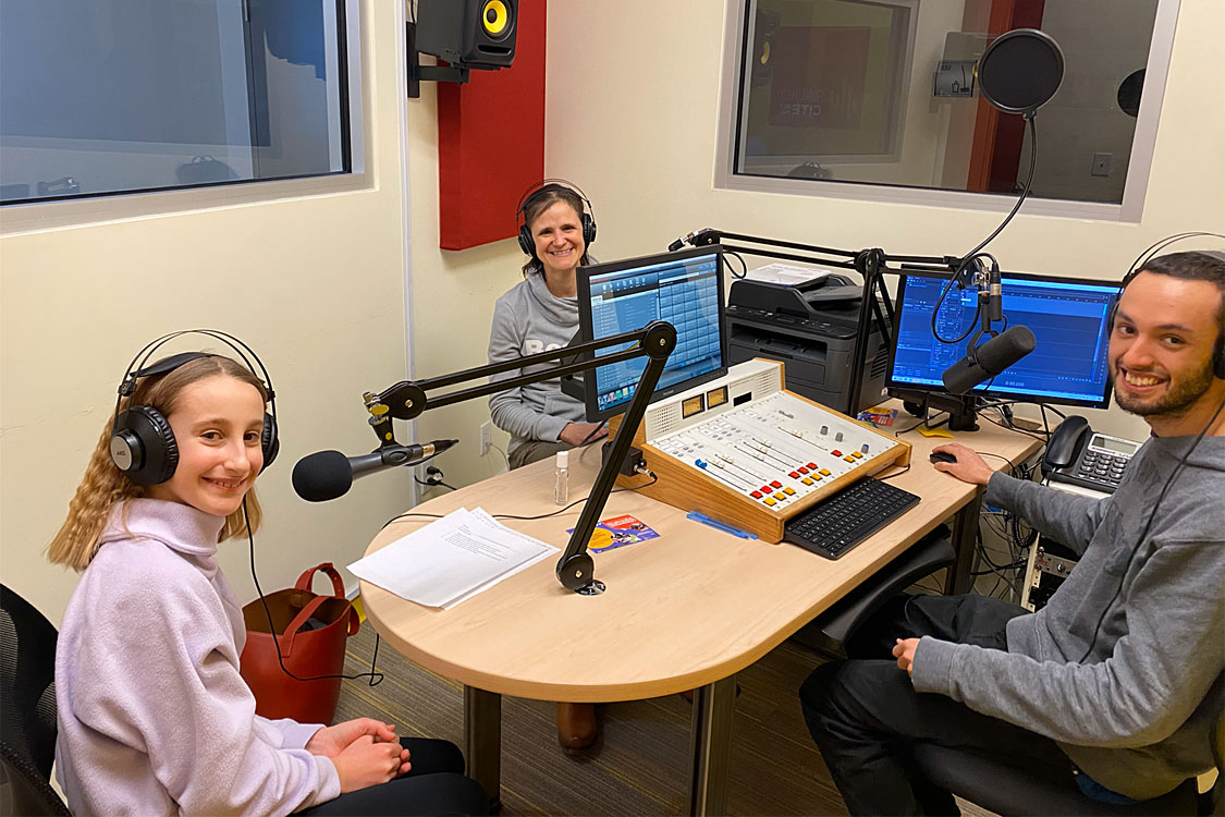Axelle Lachance with Marie-Pierre Castonguay at Radio Cité